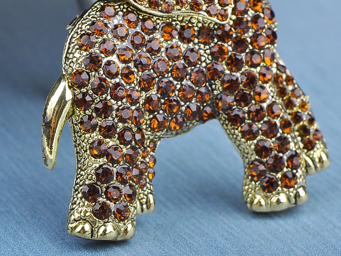 Alilang Golden Tone Brown Rhinestones Animal Elephant Trunk Brooch Pin