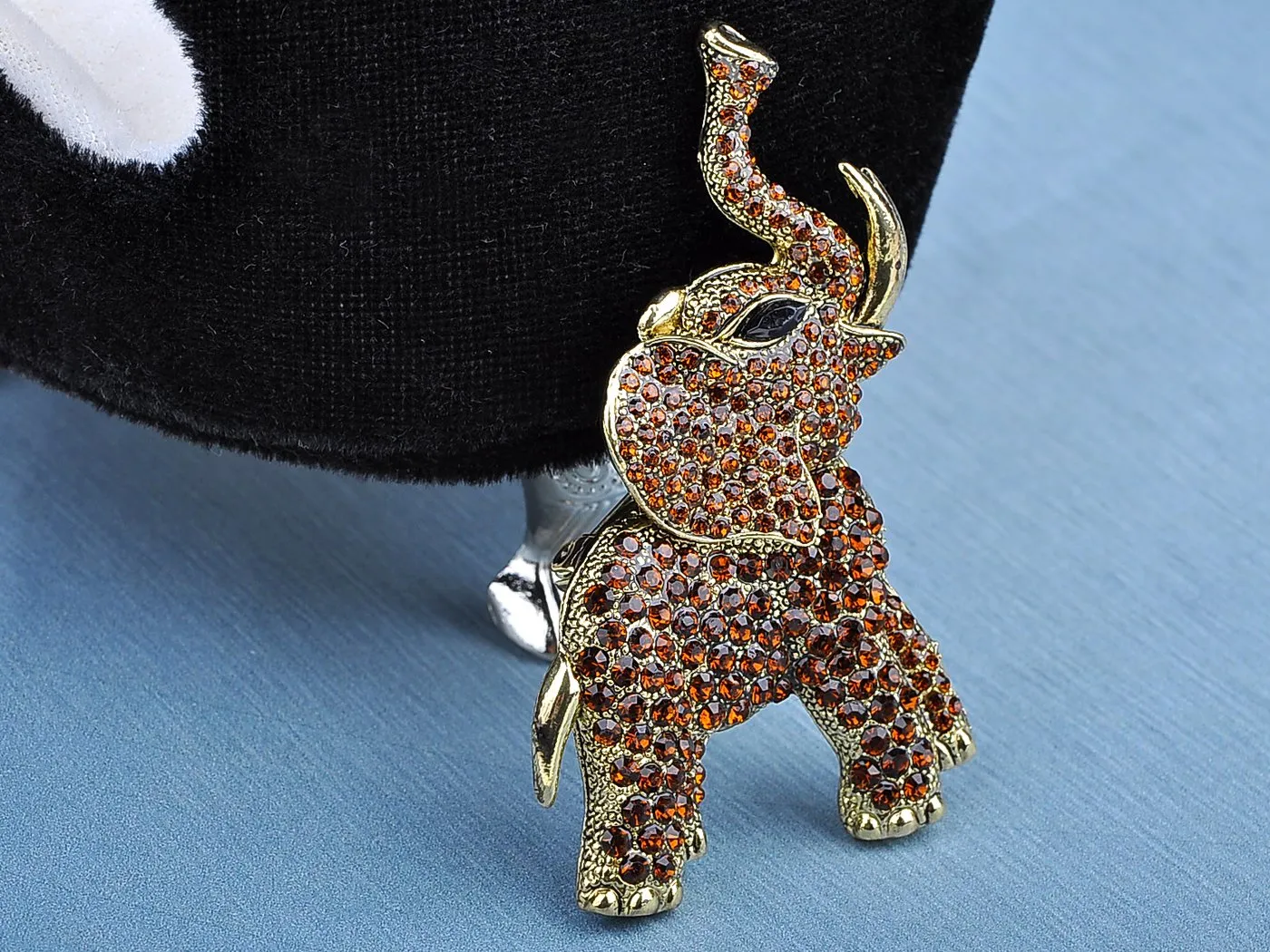 Alilang Golden Tone Brown Rhinestones Animal Elephant Trunk Brooch Pin
