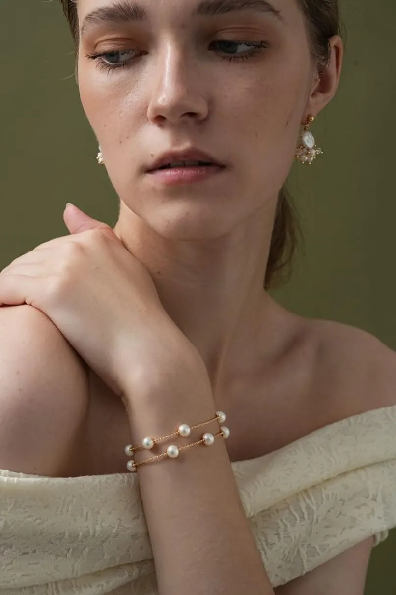 Gold Pearl Bracelets for Women Trendy 18K Gold Plated Bracelets Dainty Pearls Beaded Chain Charm Pearl Bracelets Simple Jewelry for her