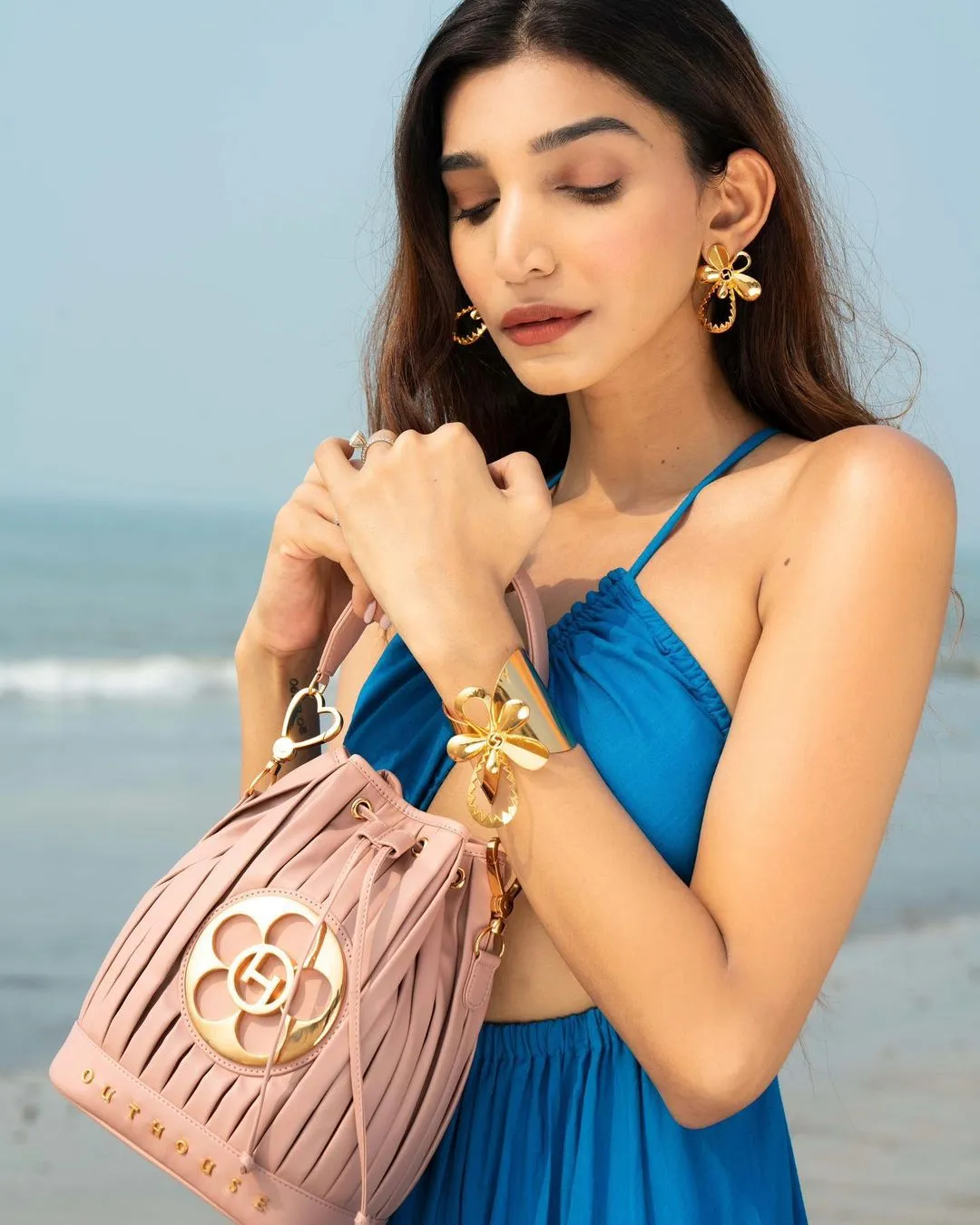 Juhi Godambe In OH Poppi Bucket Bag in Pale Pink